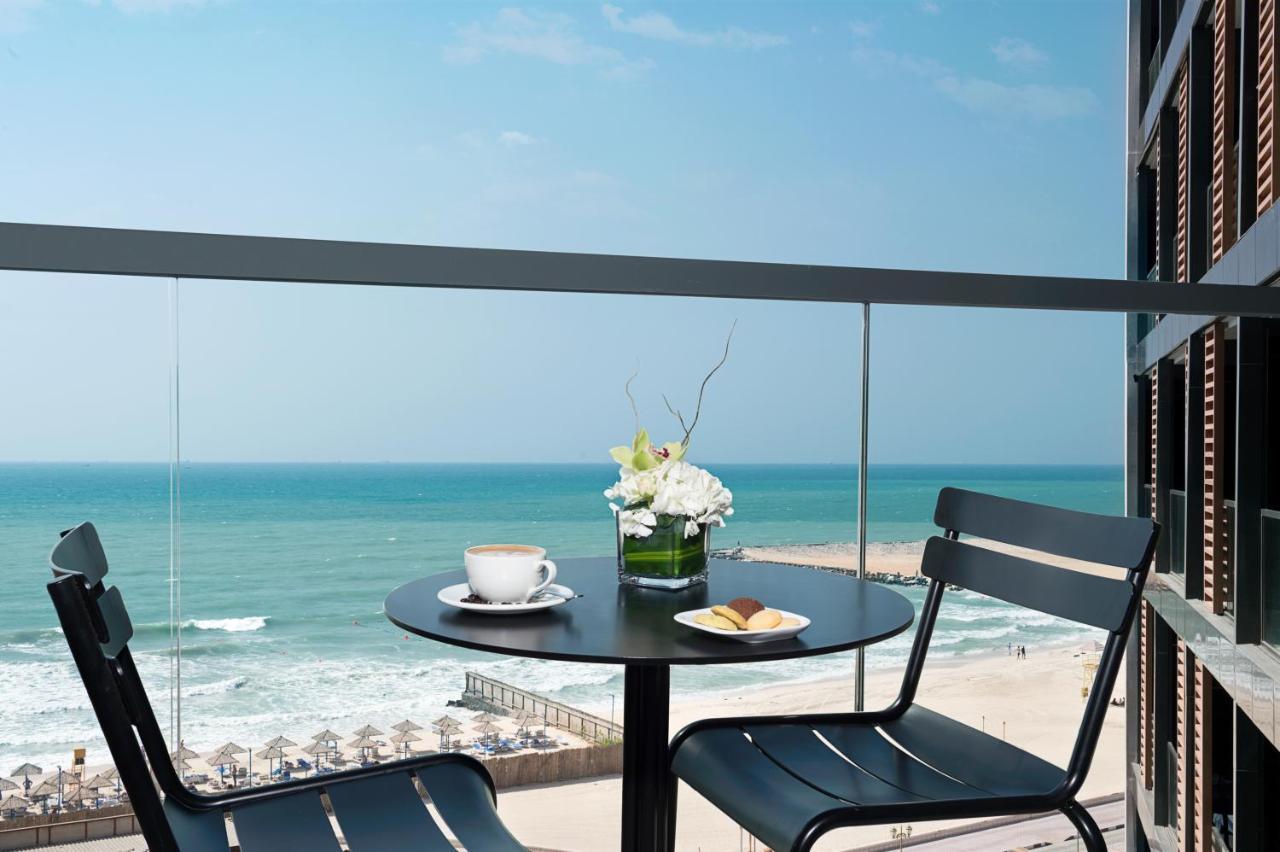 Wyndham Garden Ajman Corniche Hotel Bagian luar foto