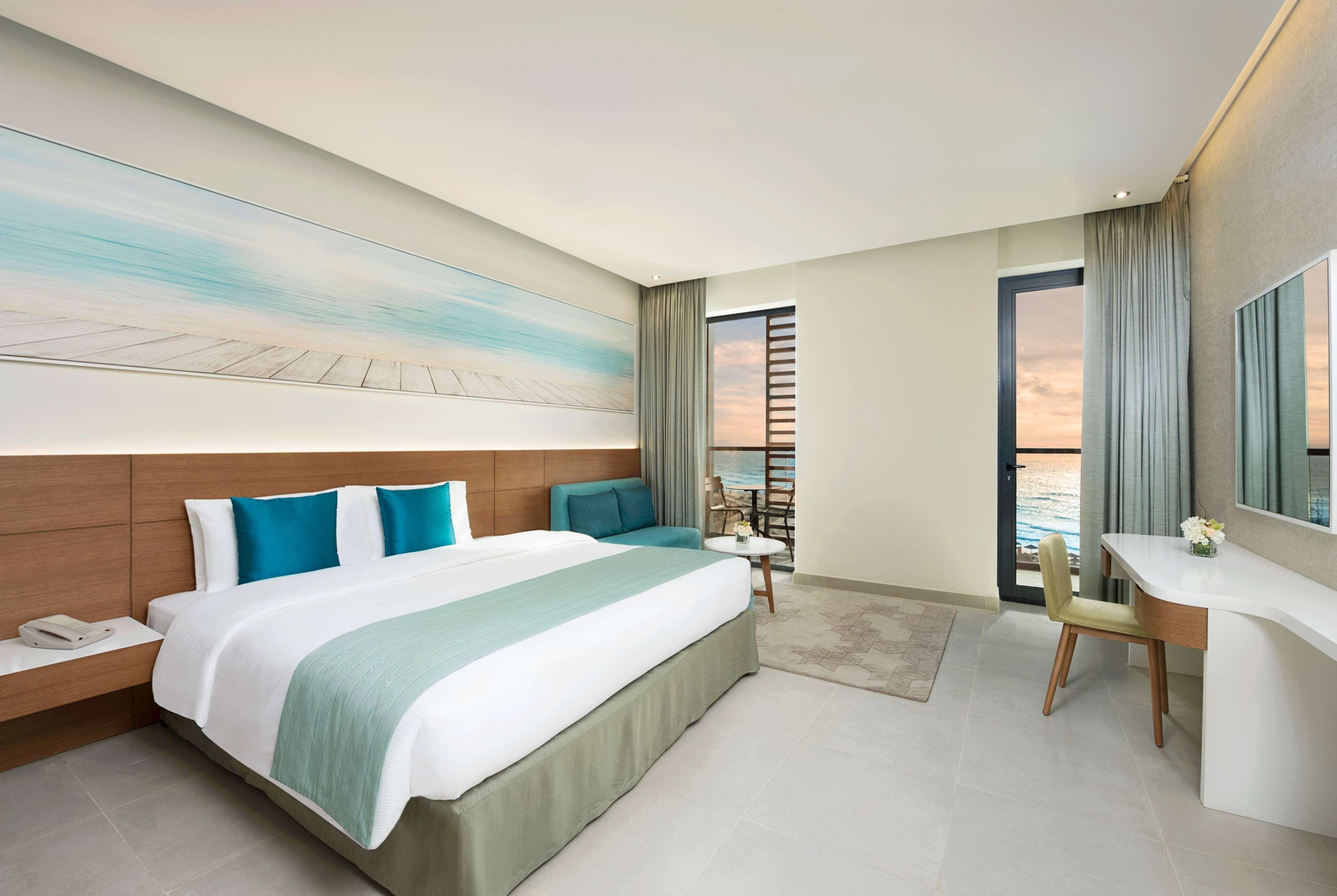 Wyndham Garden Ajman Corniche Hotel Bagian luar foto