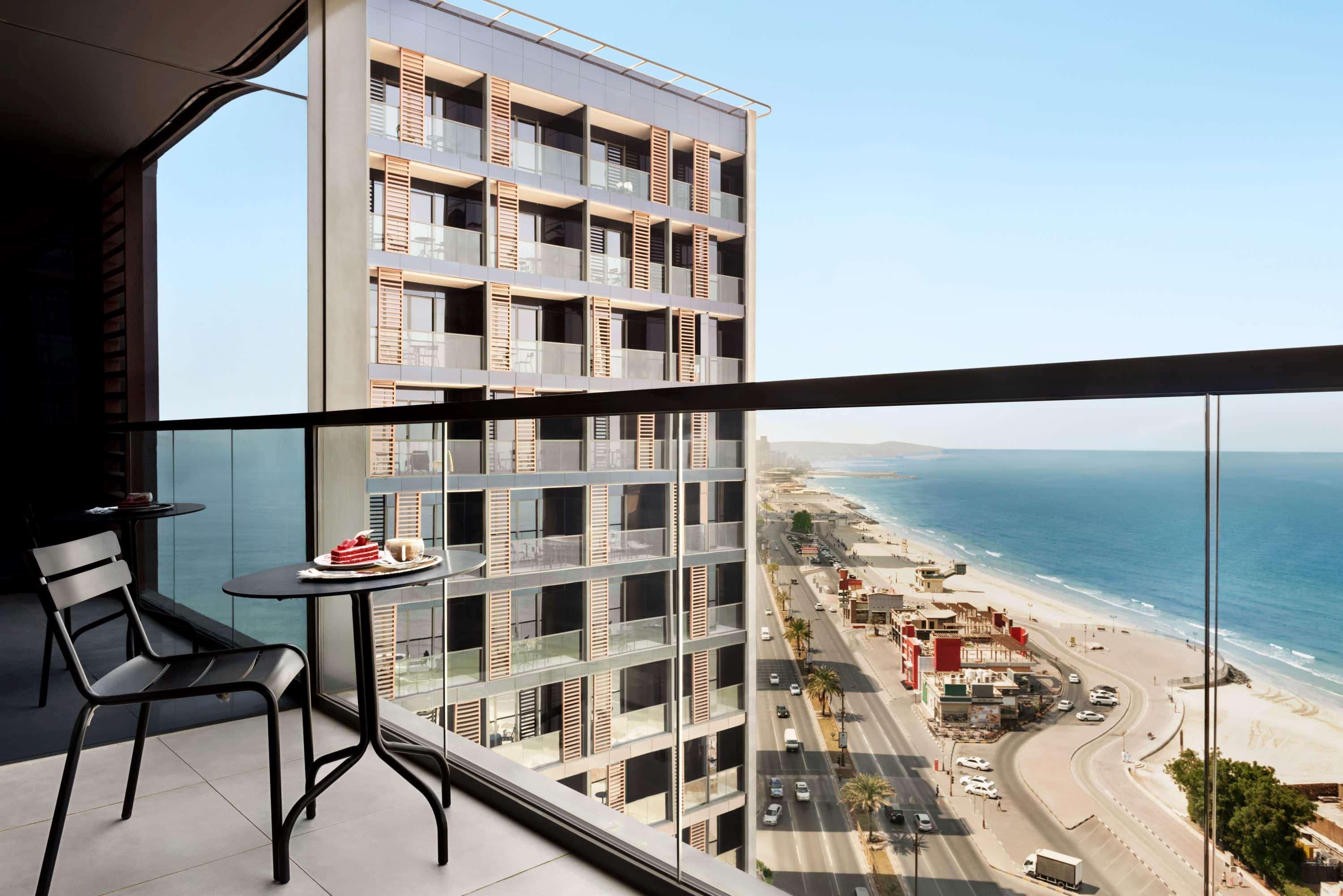 Wyndham Garden Ajman Corniche Hotel Bagian luar foto