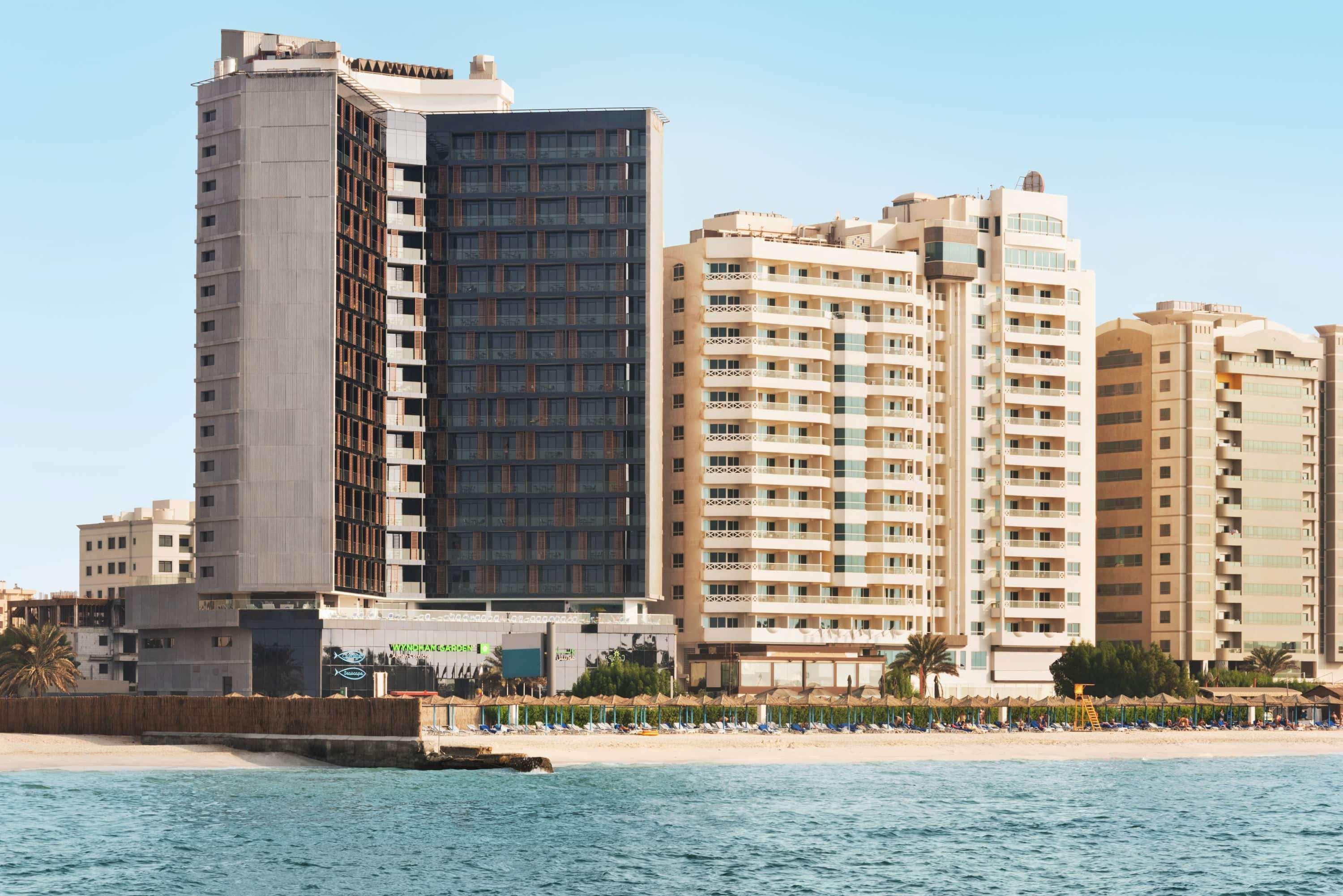 Wyndham Garden Ajman Corniche Hotel Bagian luar foto