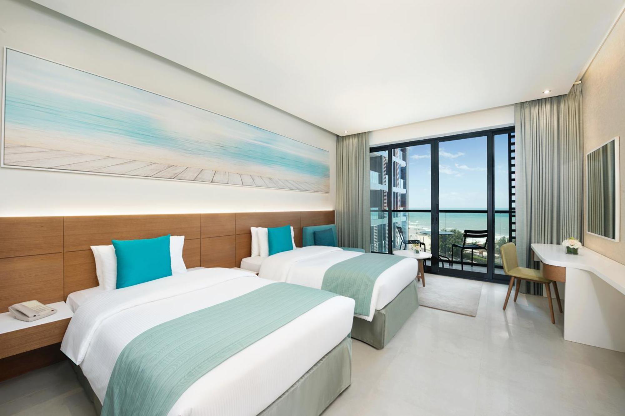 Wyndham Garden Ajman Corniche Hotel Bagian luar foto