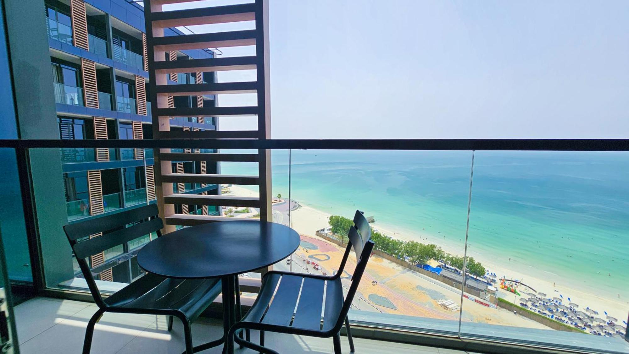 Wyndham Garden Ajman Corniche Hotel Bagian luar foto