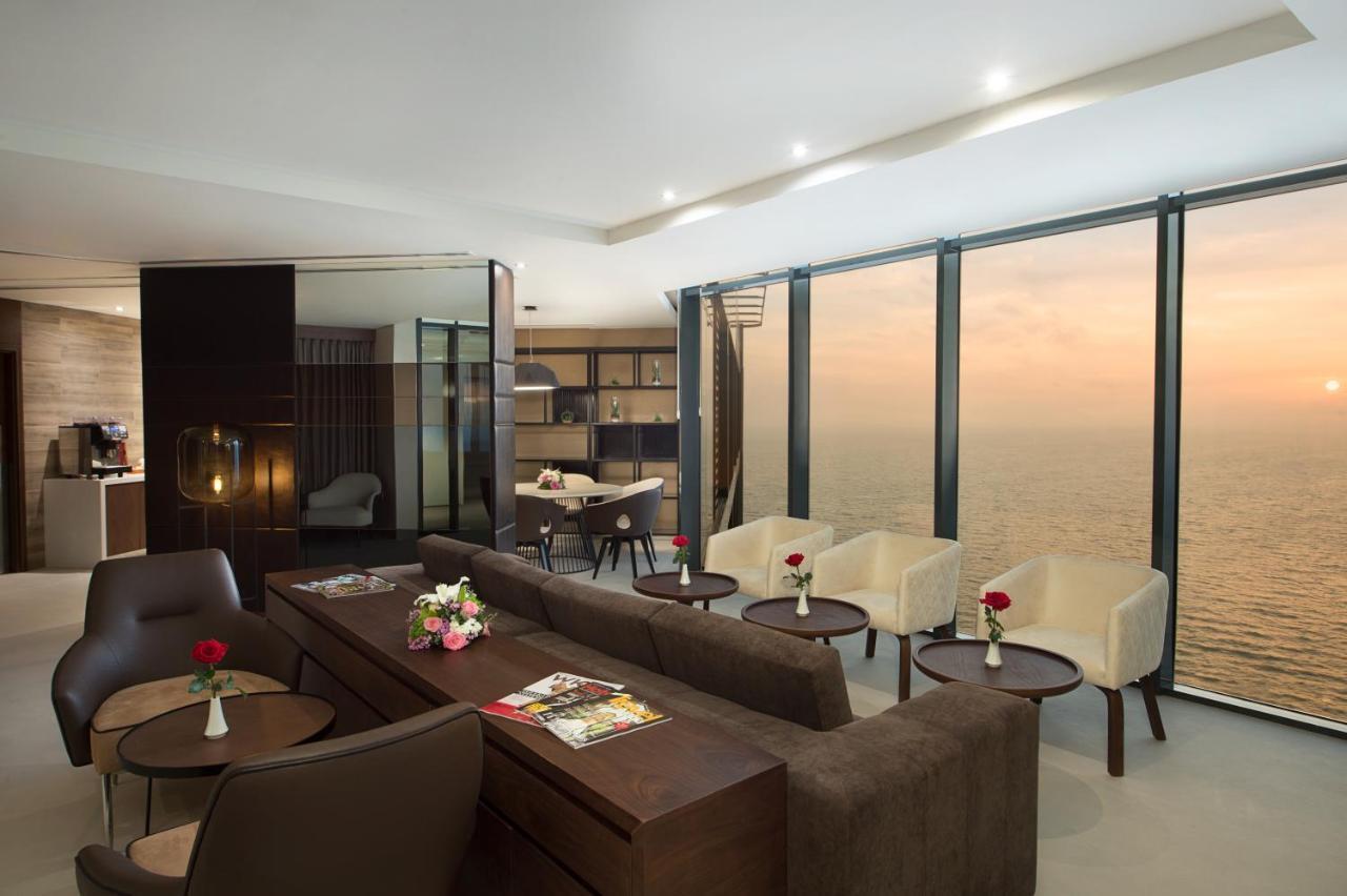 Wyndham Garden Ajman Corniche Hotel Bagian luar foto