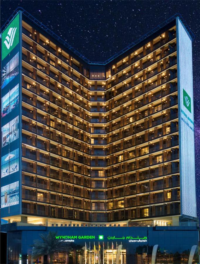 Wyndham Garden Ajman Corniche Hotel Bagian luar foto